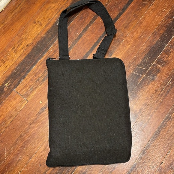 NWT Reddy Dog Pack & Go Indoor Outdoor Throw Black *Benefits Animal Welfare* - Picture 2 of 4